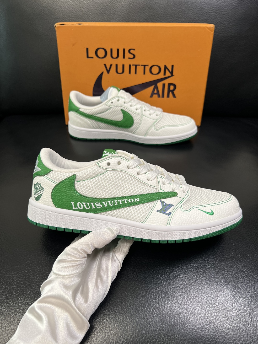 Lv联名nike 高品质 顶级工艺品 路易威登联名，专柜同步，鞋面意大利进口，高品质拼接缤纷色彩复杂工艺