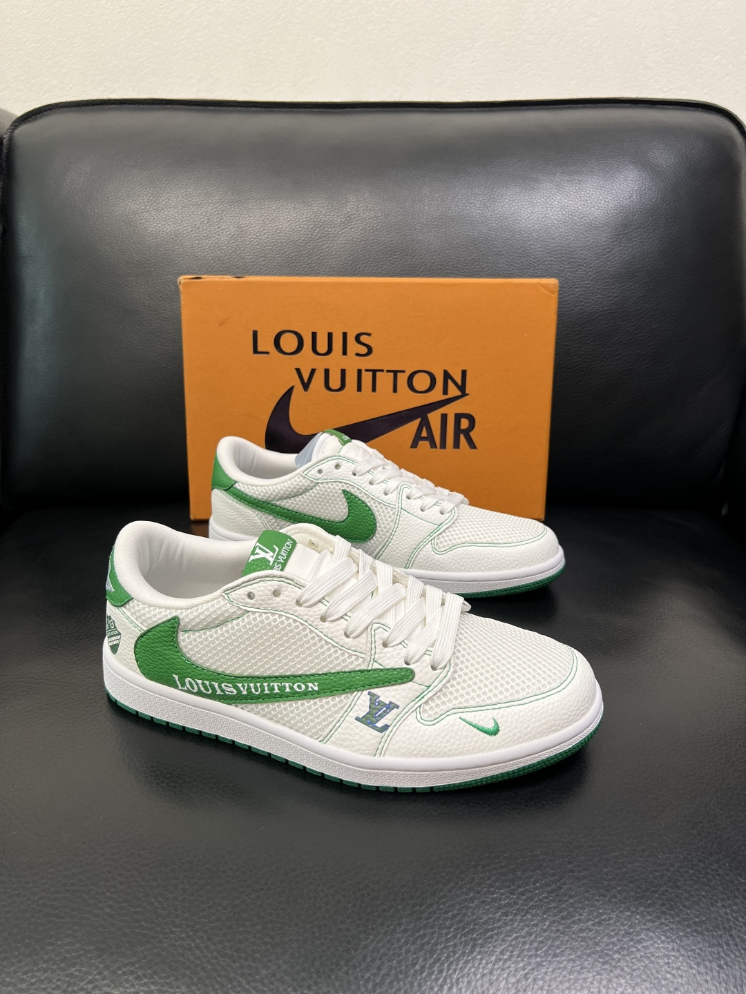 Lv联名nike 高品质 顶级工艺品 路易威登联名，专柜同步，鞋面意大利进口，高品质拼接缤纷色彩复杂工艺