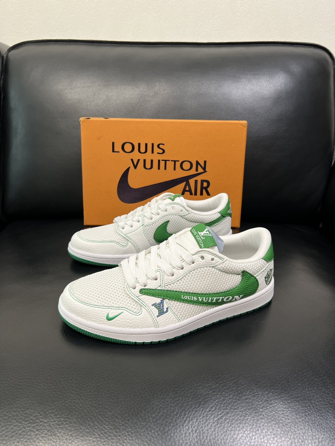 Lv联名nike 高品质 顶级工艺品 路易威登联名，专柜同步，鞋面意大利进口，高品质拼接缤纷色彩复杂工艺