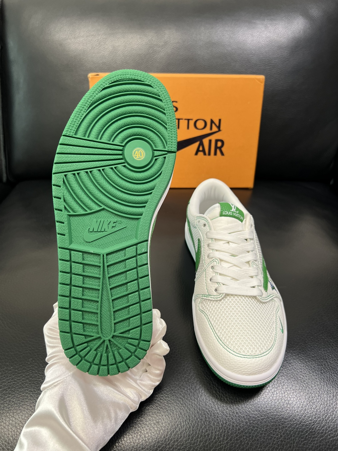 Lv联名nike 高品质 顶级工艺品 路易威登联名，专柜同步，鞋面意大利进口，高品质拼接缤纷色彩复杂工艺