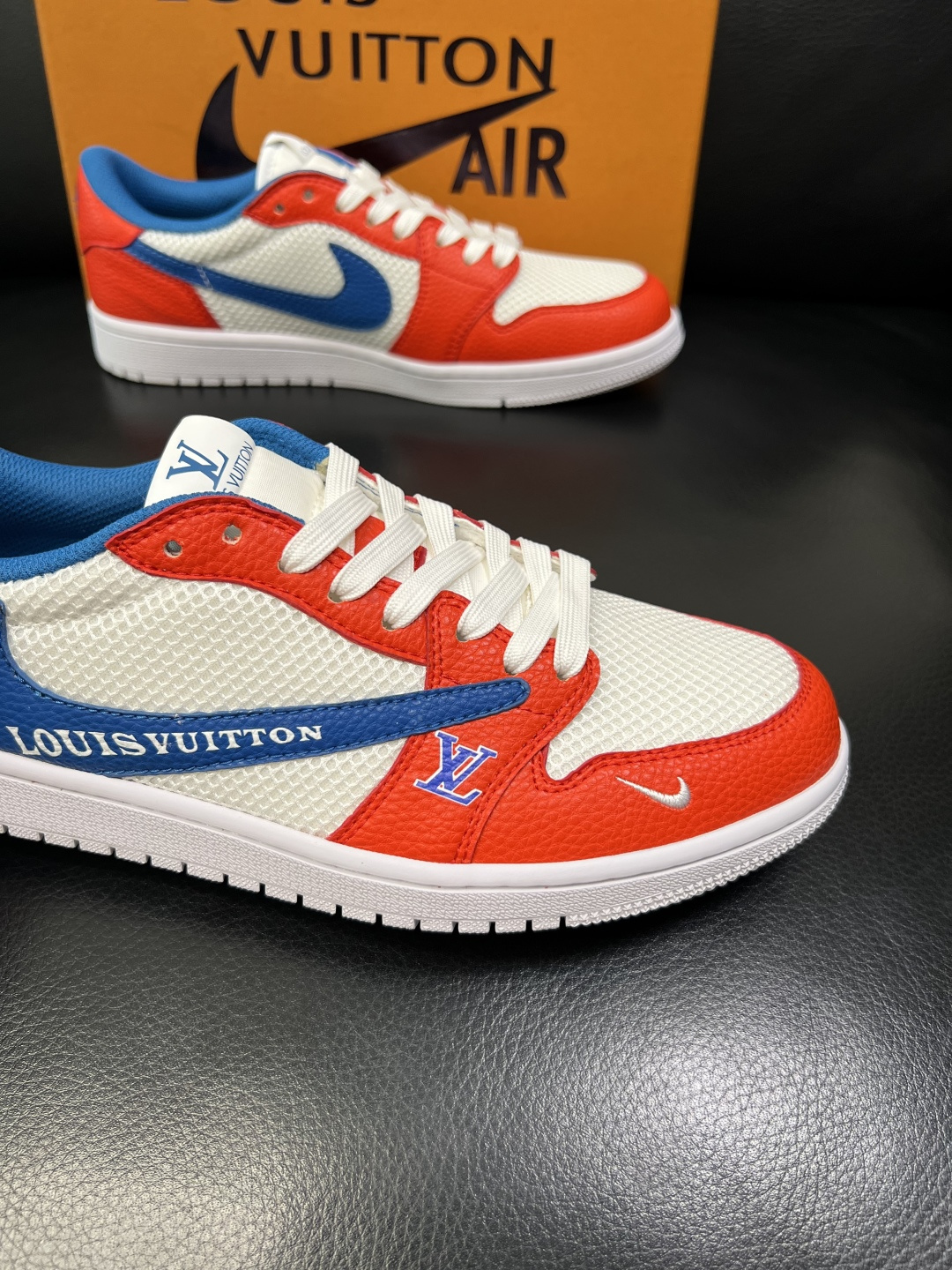 Lv联名nike 高品质 顶级工艺品 路易威登联名，专柜同步，鞋面意大利进口，高品质拼接缤纷色彩复杂工艺