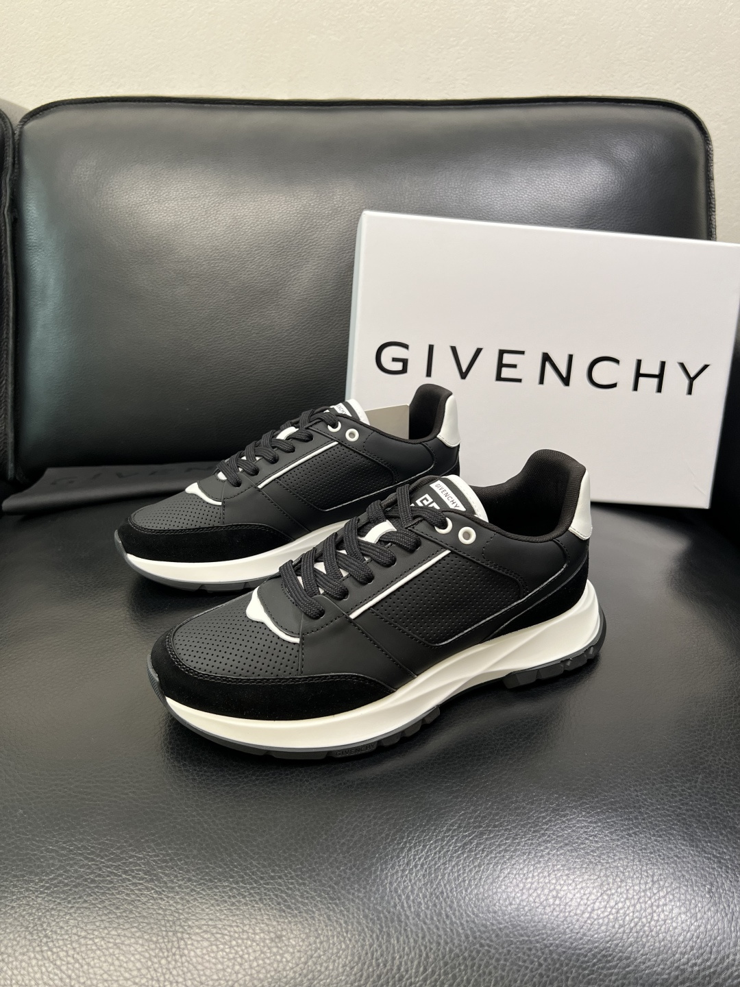 Givenchy 高品质 顶级工艺品 纪梵希 专柜同步原厂配置，意大利进口牛皮搭配网布面料，全鞋配件私模