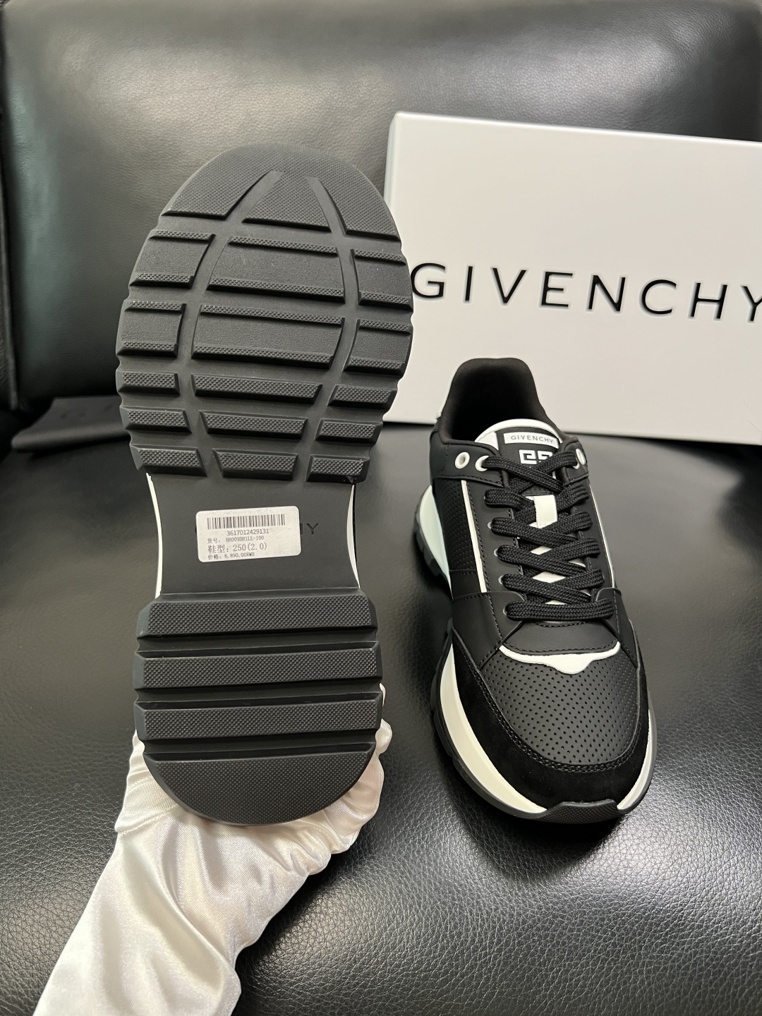 Givenchy 高品质 顶级工艺品 纪梵希 专柜同步原厂配置，意大利进口牛皮搭配网布面料，全鞋配件私模