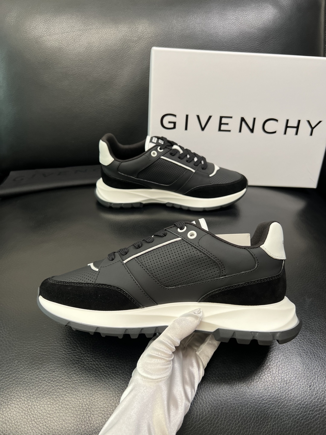 Givenchy 高品质 顶级工艺品 纪梵希 专柜同步原厂配置，意大利进口牛皮搭配网布面料，全鞋配件私模