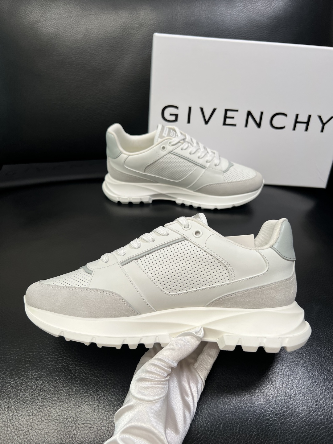 Givenchy 高品质 顶级工艺品 纪梵希 专柜同步原厂配置，意大利进口牛皮搭配网布面料，全鞋配件私模