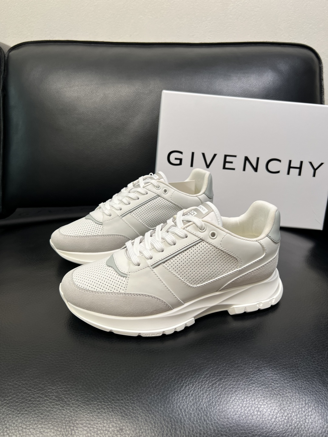 Givenchy 高品质 顶级工艺品 纪梵希 专柜同步原厂配置，意大利进口牛皮搭配网布面料，全鞋配件私模