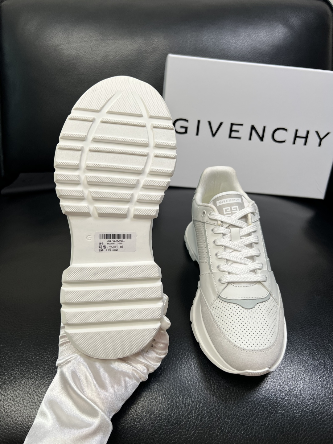 Givenchy 高品质 顶级工艺品 纪梵希 专柜同步原厂配置，意大利进口牛皮搭配网布面料，全鞋配件私模
