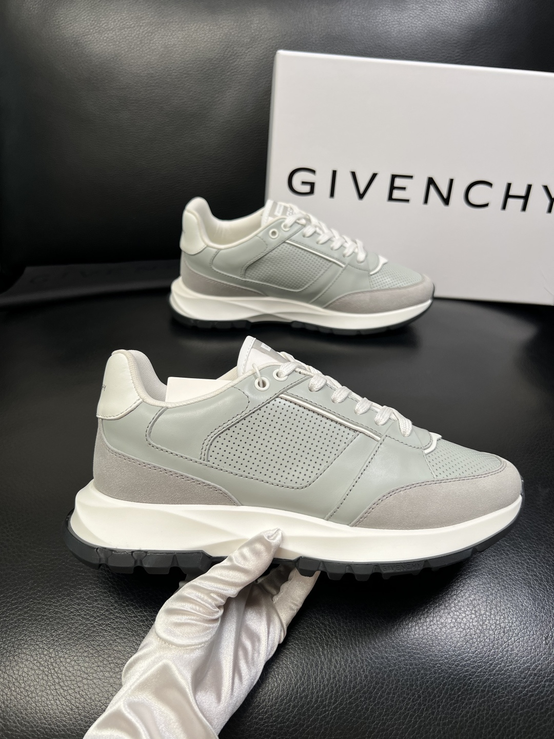 Givenchy 高品质 顶级工艺品 纪梵希 专柜同步原厂配置，意大利进口牛皮搭配网布面料，全鞋配件私模