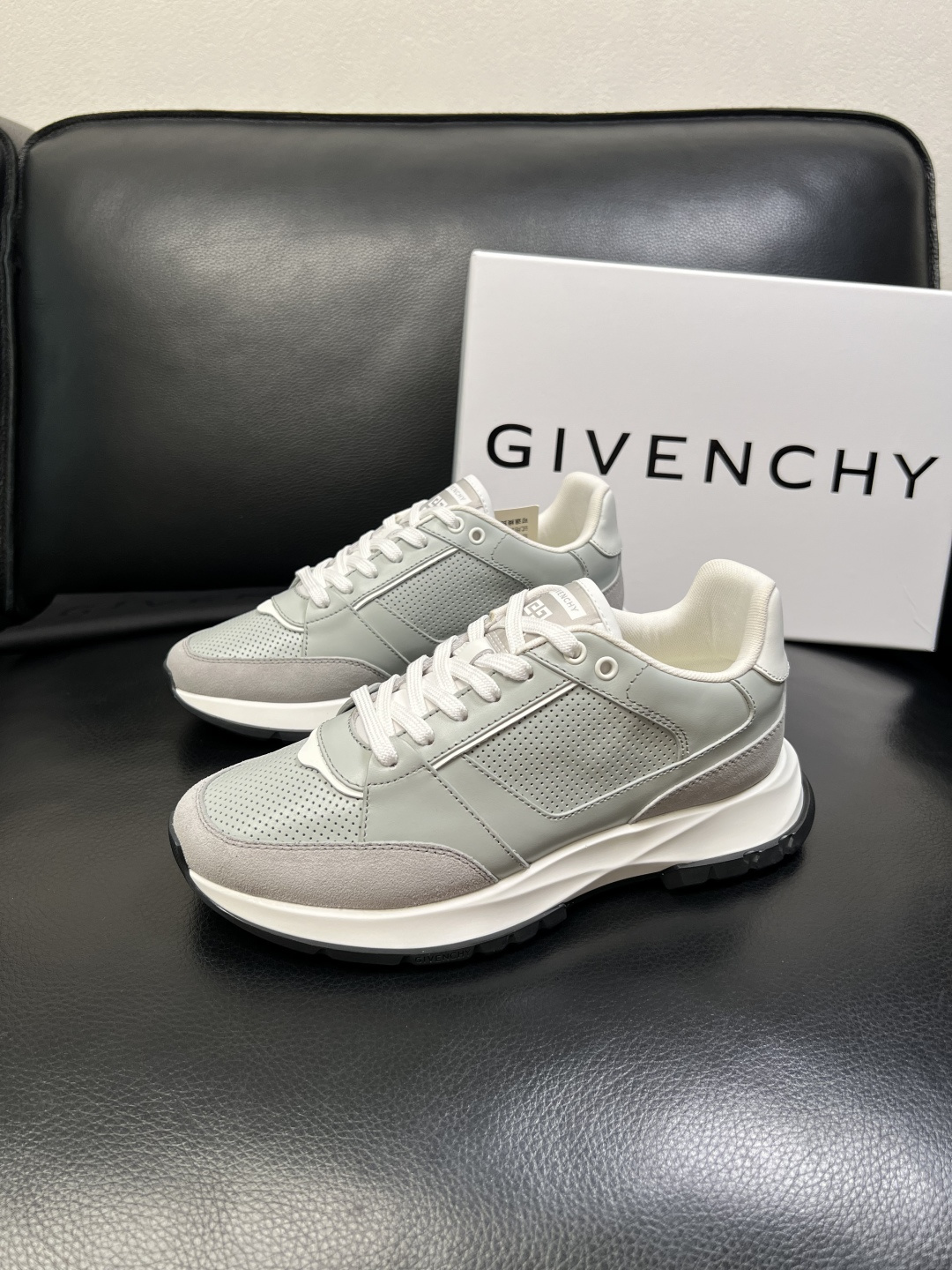 Givenchy 高品质 顶级工艺品 纪梵希 专柜同步原厂配置，意大利进口牛皮搭配网布面料，全鞋配件私模