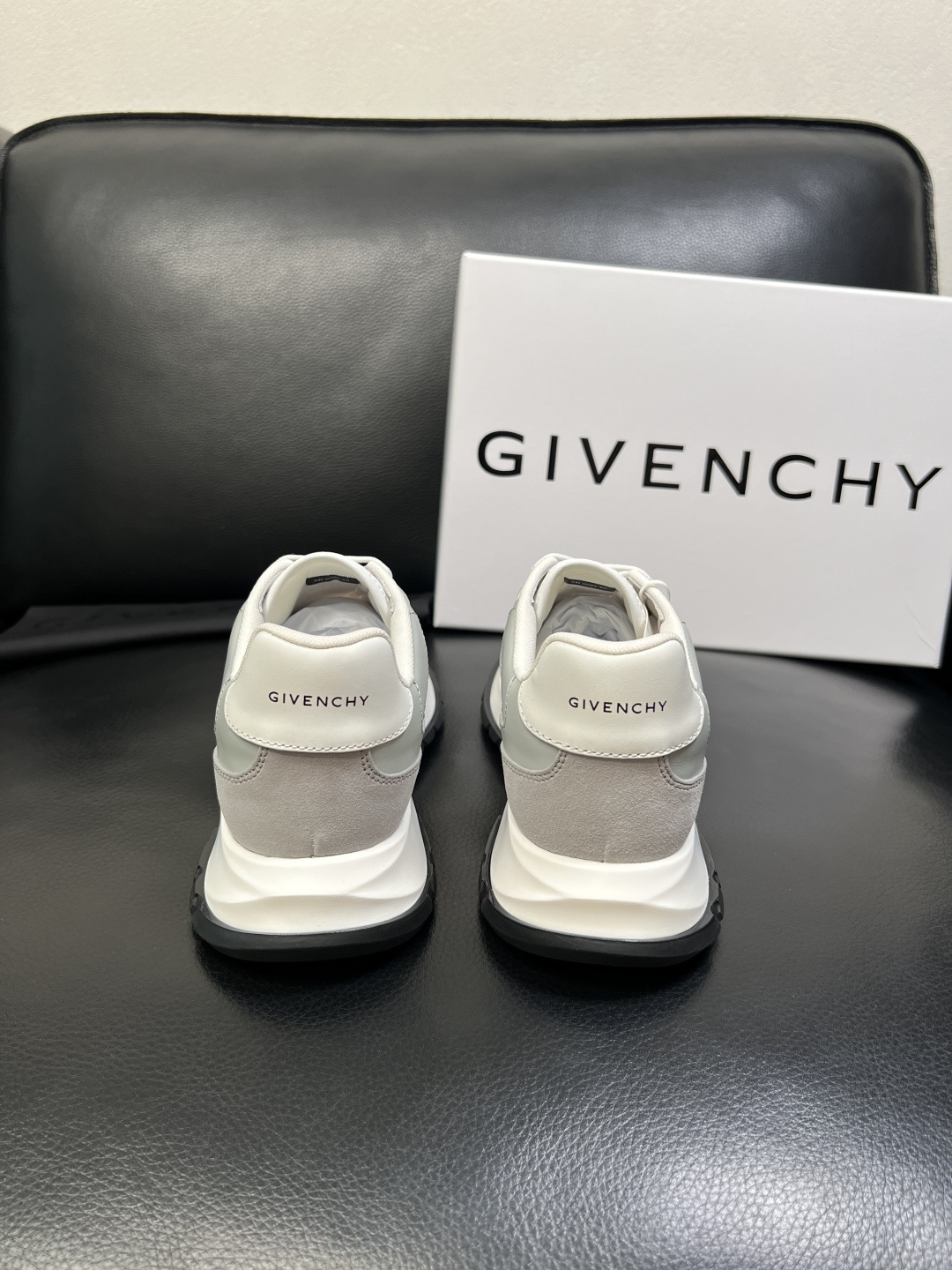 Givenchy 高品质 顶级工艺品 纪梵希 专柜同步原厂配置，意大利进口牛皮搭配网布面料，全鞋配件私模