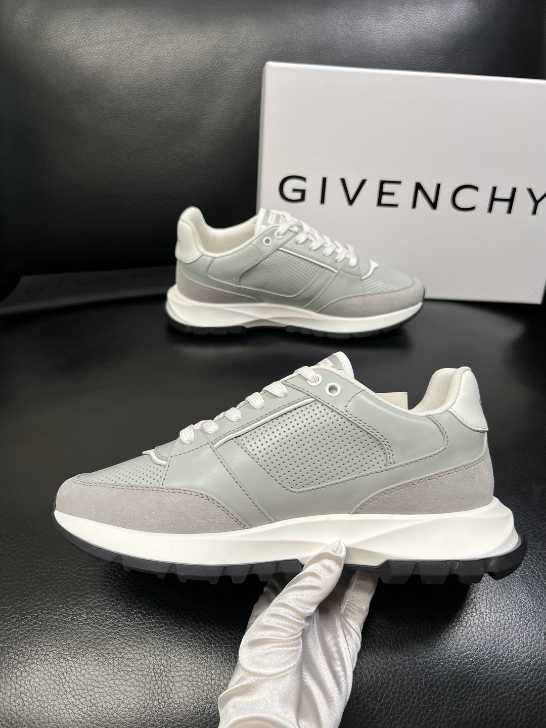 Givenchy 高品质 顶级工艺品 纪梵希 专柜同步原厂配置，意大利进口牛皮搭配网布面料，全鞋配件私模
