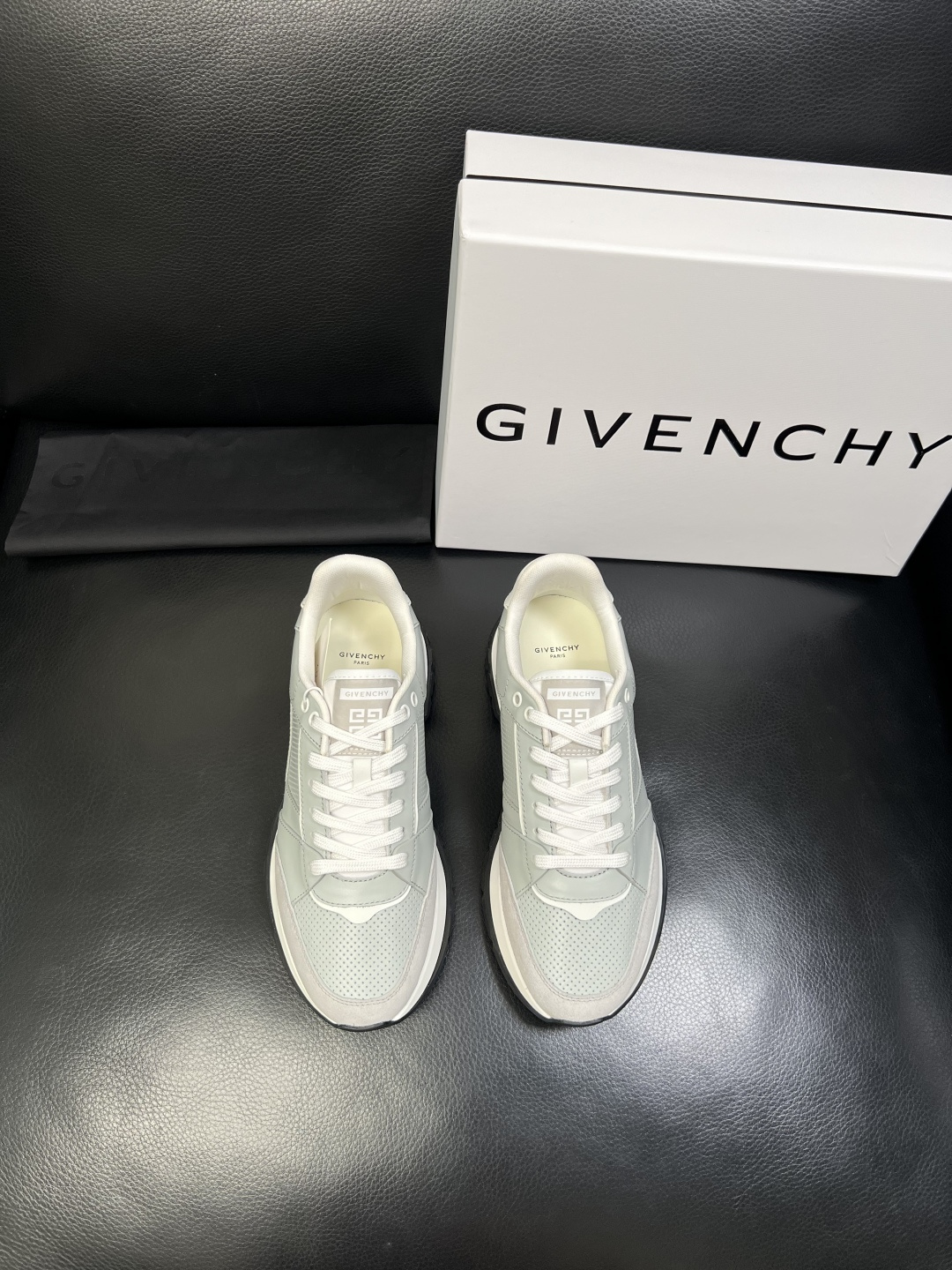 Givenchy 高品质 顶级工艺品 纪梵希 专柜同步原厂配置，意大利进口牛皮搭配网布面料，全鞋配件私模