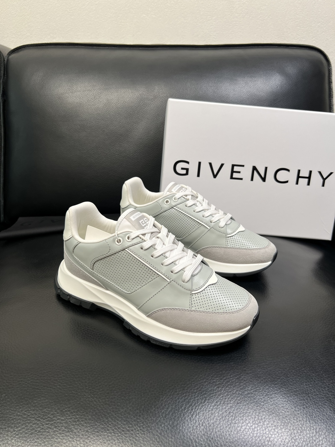 Givenchy 高品质 顶级工艺品 纪梵希 专柜同步原厂配置，意大利进口牛皮搭配网布面料，全鞋配件私模