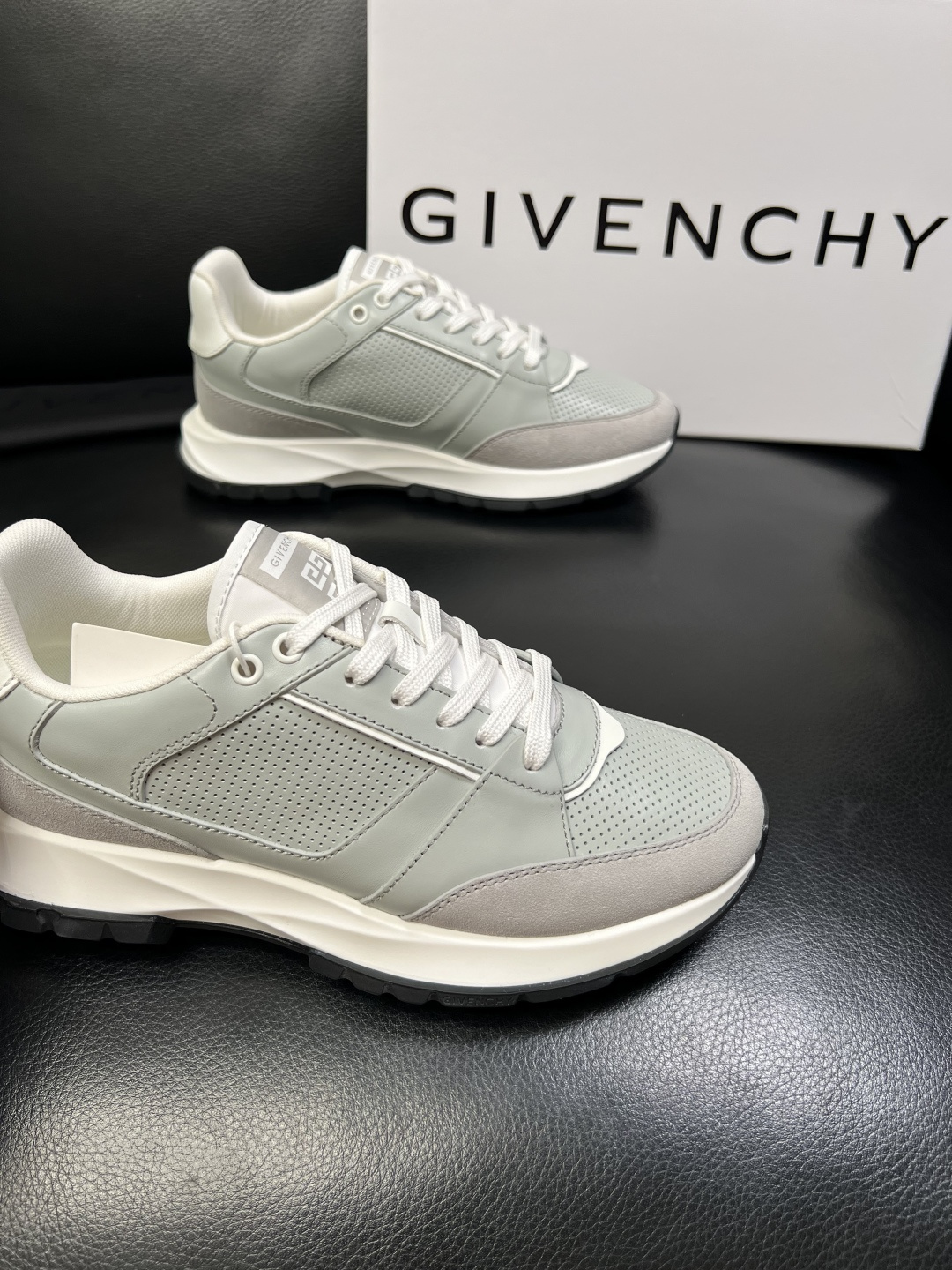 Givenchy 高品质 顶级工艺品 纪梵希 专柜同步原厂配置，意大利进口牛皮搭配网布面料，全鞋配件私模
