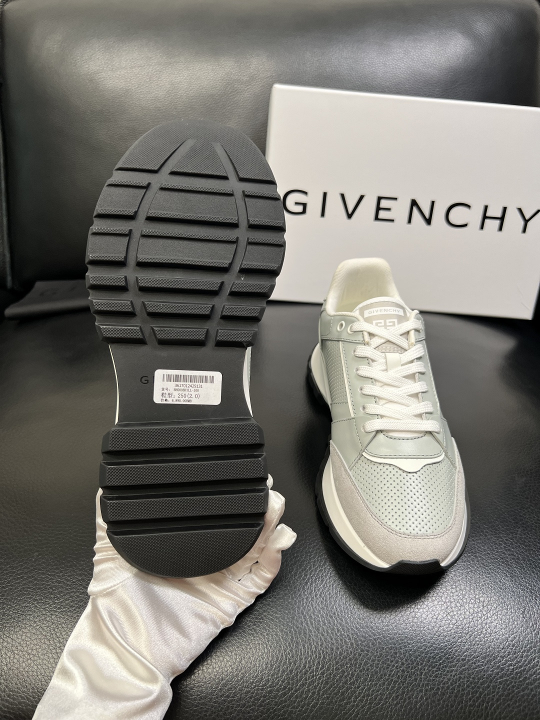 Givenchy 高品质 顶级工艺品 纪梵希 专柜同步原厂配置，意大利进口牛皮搭配网布面料，全鞋配件私模