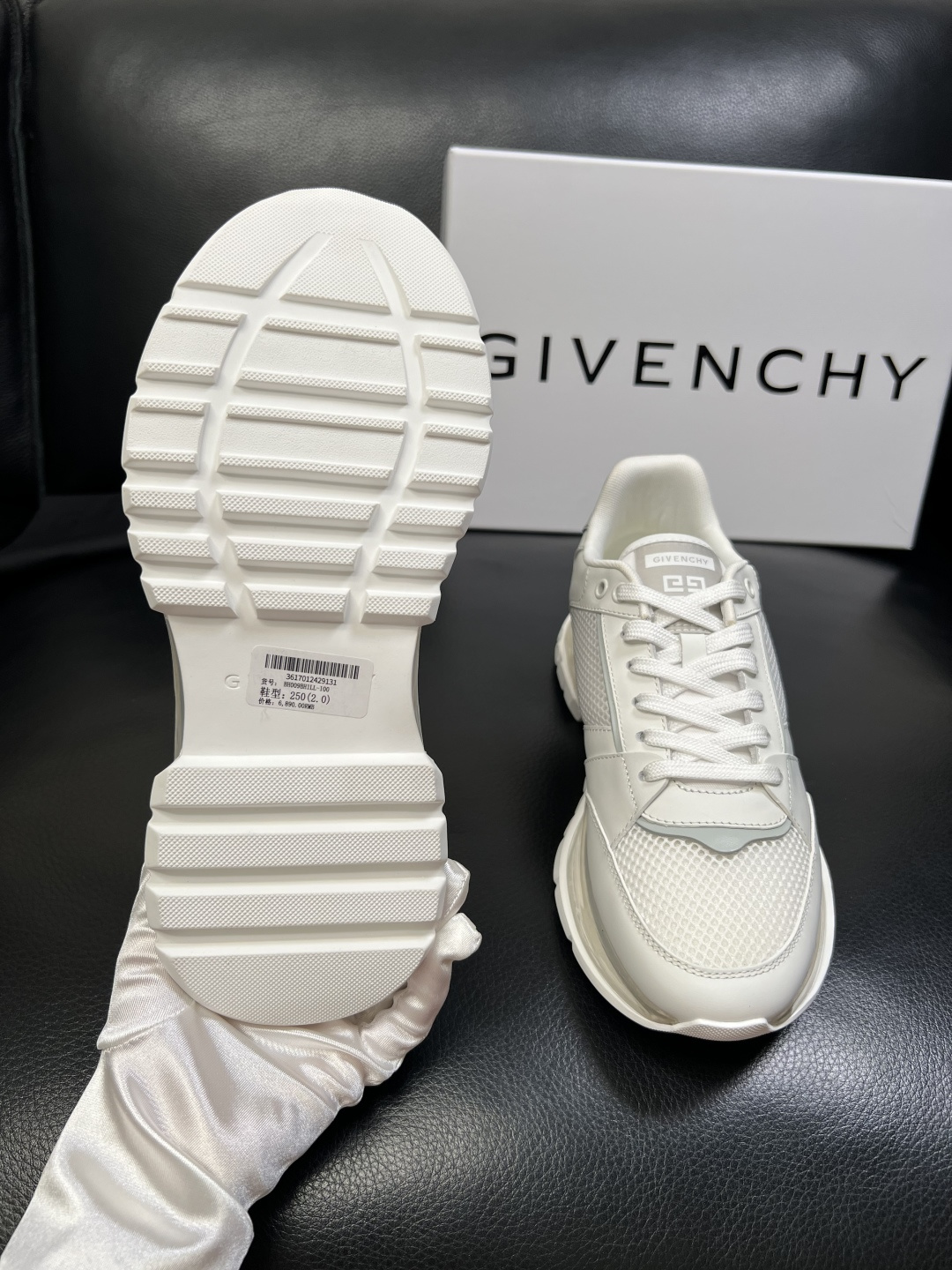 Givenchy 高品质 顶级工艺品 纪梵希 专柜同步原厂配置，意大利进口牛皮搭配网布面料，全鞋配件私模