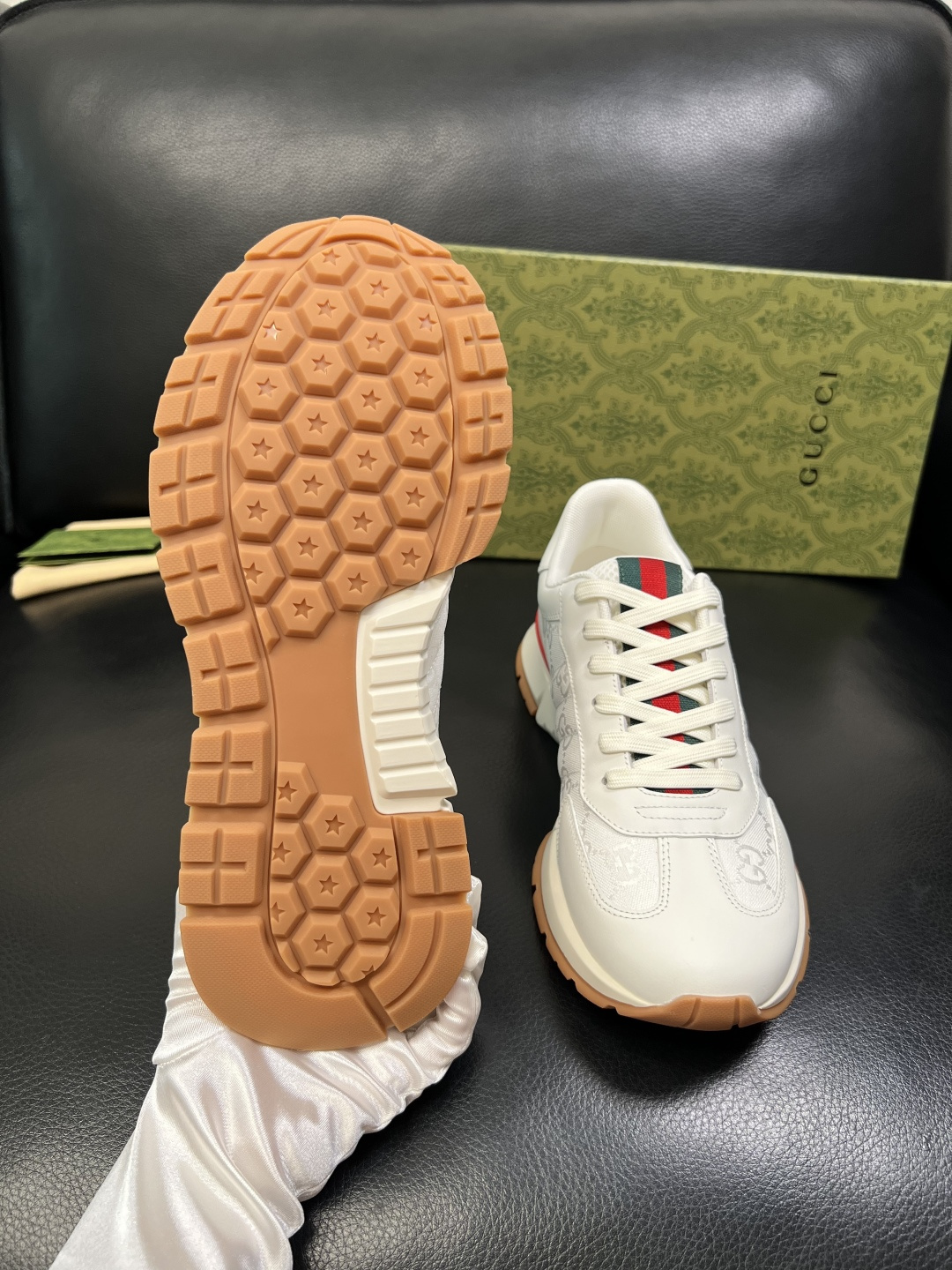 Gucci 高品质 顶级工艺品 古奇 专柜新款原厂配置，意大利进口牛皮面料，进口牛皮内里垫，透气舒适，鞋