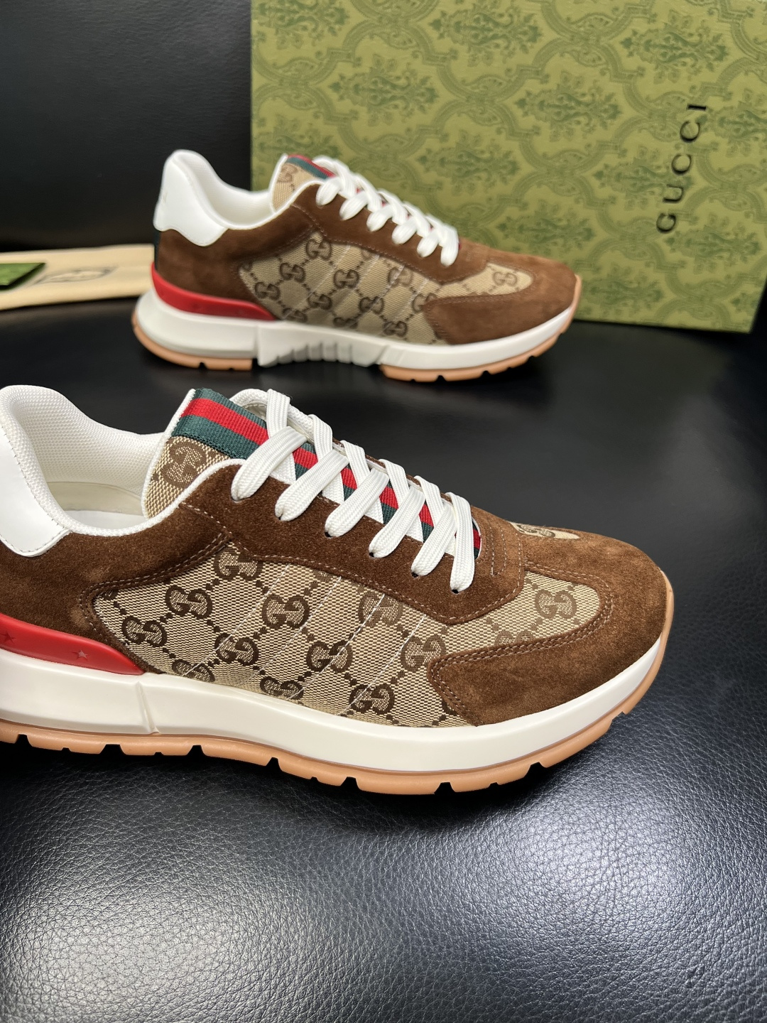 Gucci 高品质 顶级工艺品 古奇 专柜新款原厂配置，意大利进口牛皮面料，进口牛皮内里垫，透气舒适，鞋