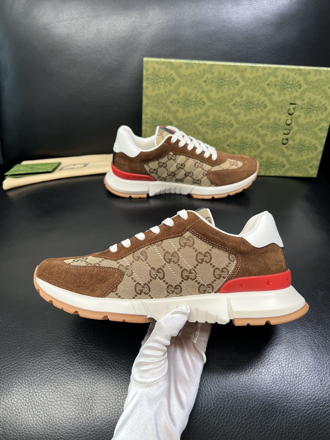 Gucci 高品质 顶级工艺品 古奇 专柜新款原厂配置，意大利进口牛皮面料，进口牛皮内里垫，透气舒适，鞋