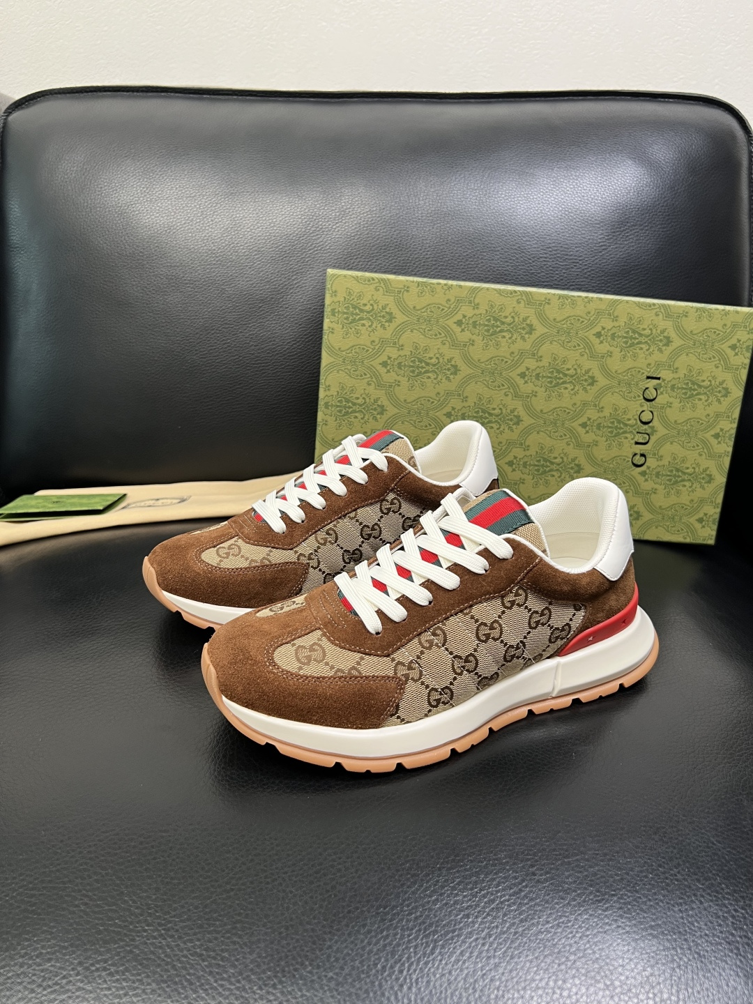 Gucci 高品质 顶级工艺品 古奇 专柜新款原厂配置，意大利进口牛皮面料，进口牛皮内里垫，透气舒适，鞋