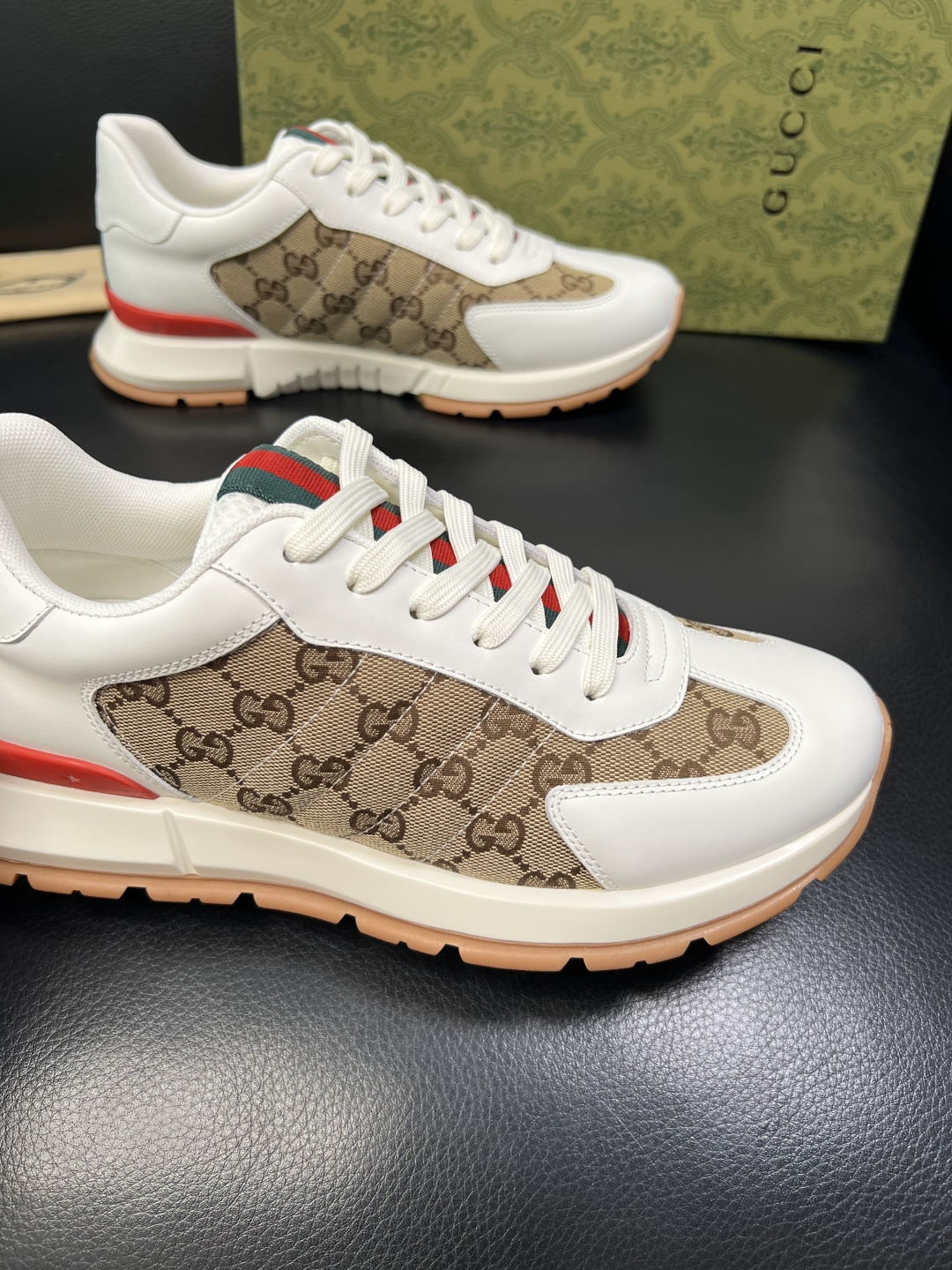 Gucci 高品质 顶级工艺品 古奇 专柜新款原厂配置，意大利进口牛皮面料，进口牛皮内里垫，透气舒适，鞋