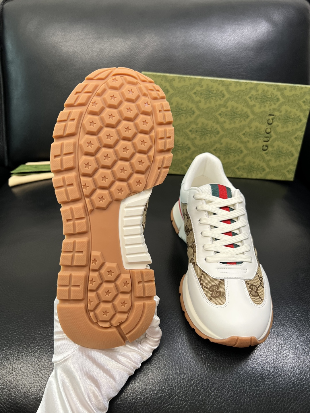 Gucci 高品质 顶级工艺品 古奇 专柜新款原厂配置，意大利进口牛皮面料，进口牛皮内里垫，透气舒适，鞋