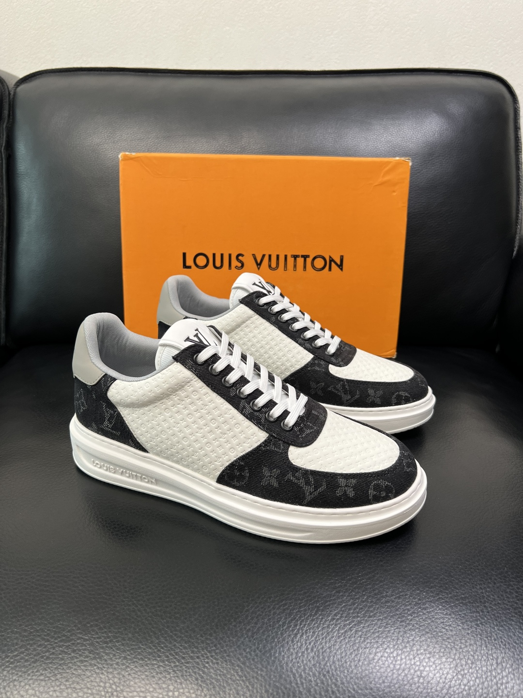 Lv 高品质 顶级工艺品 路易威登，运动板鞋专柜同步，鞋面意大利进口，高品质拼接缤纷色彩复杂工艺品，进口