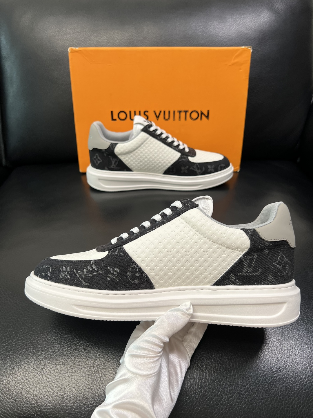 Lv 高品质 顶级工艺品 路易威登，运动板鞋专柜同步，鞋面意大利进口，高品质拼接缤纷色彩复杂工艺品，进口