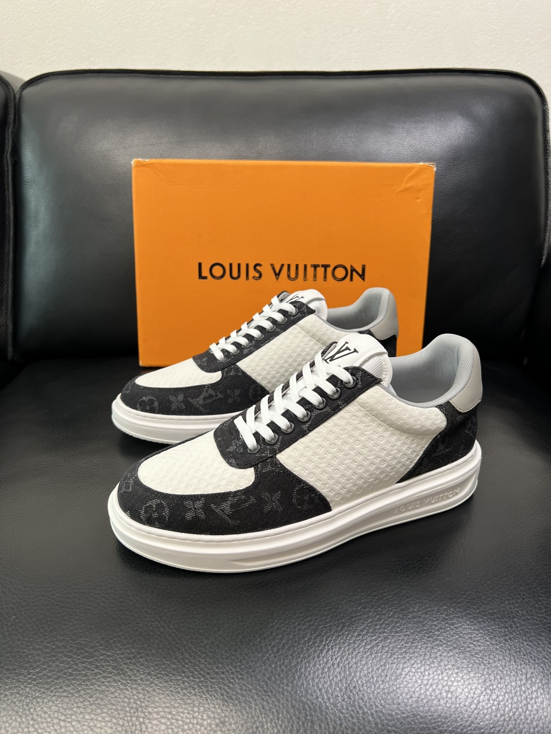 Lv 高品质 顶级工艺品 路易威登，运动板鞋专柜同步，鞋面意大利进口，高品质拼接缤纷色彩复杂工艺品，进口