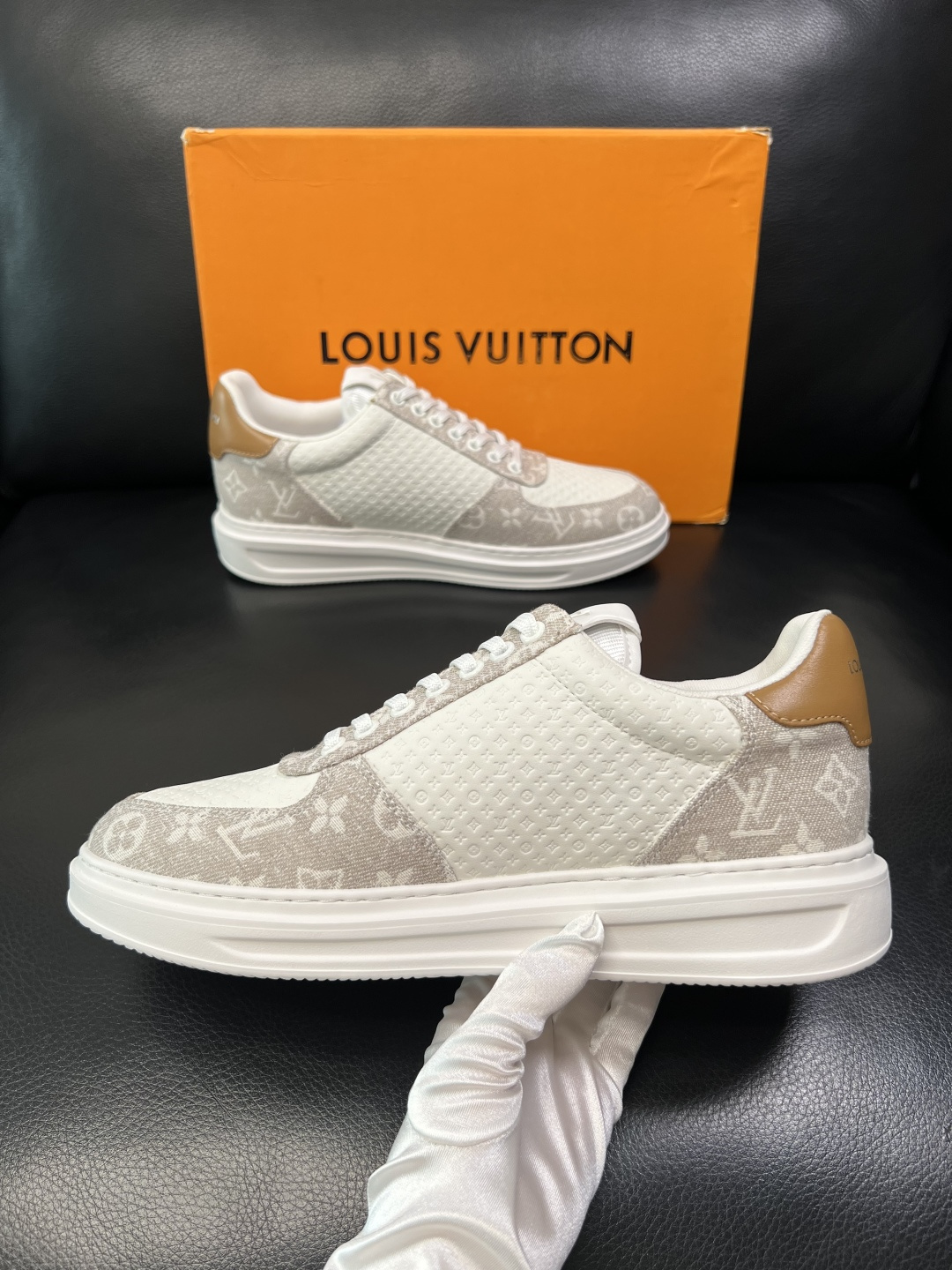 Lv 高品质 顶级工艺品 路易威登，运动板鞋专柜同步，鞋面意大利进口，高品质拼接缤纷色彩复杂工艺品，进口