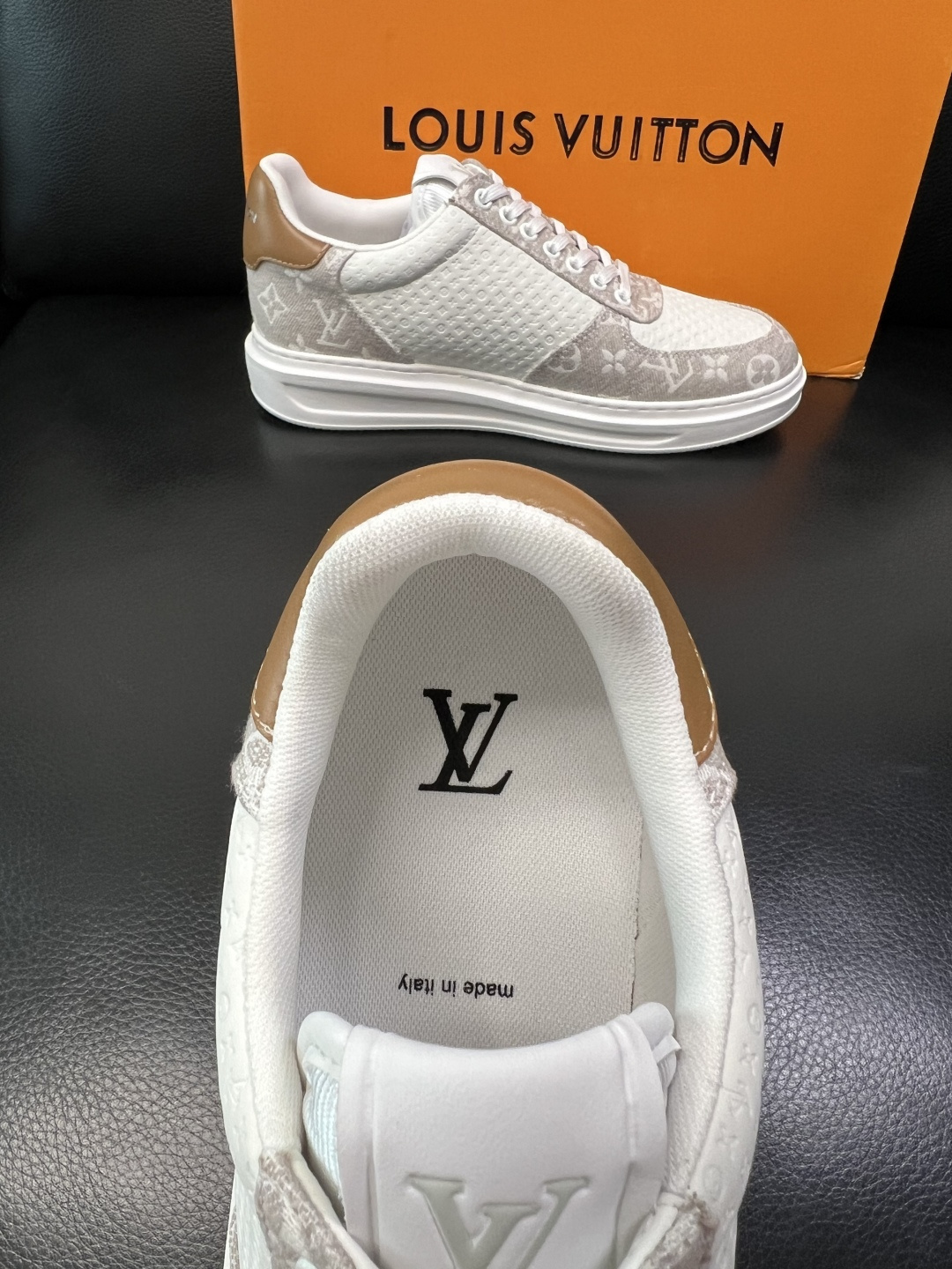 Lv 高品质 顶级工艺品 路易威登，运动板鞋专柜同步，鞋面意大利进口，高品质拼接缤纷色彩复杂工艺品，进口