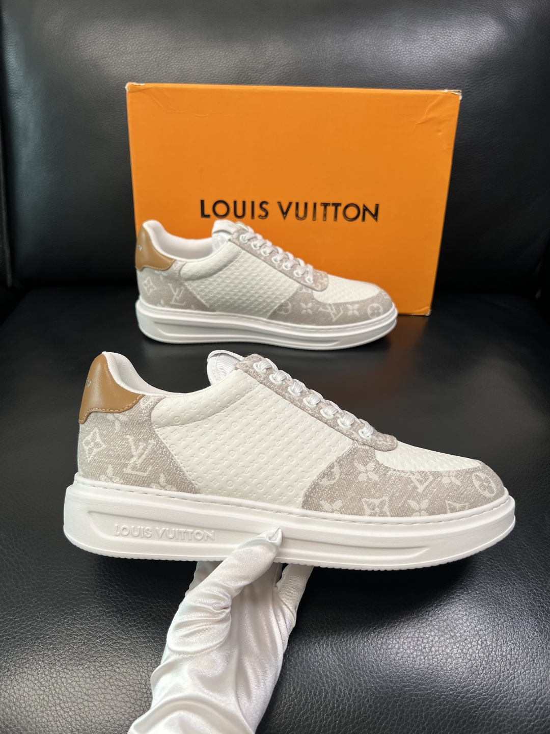 Lv 高品质 顶级工艺品 路易威登，运动板鞋专柜同步，鞋面意大利进口，高品质拼接缤纷色彩复杂工艺品，进口