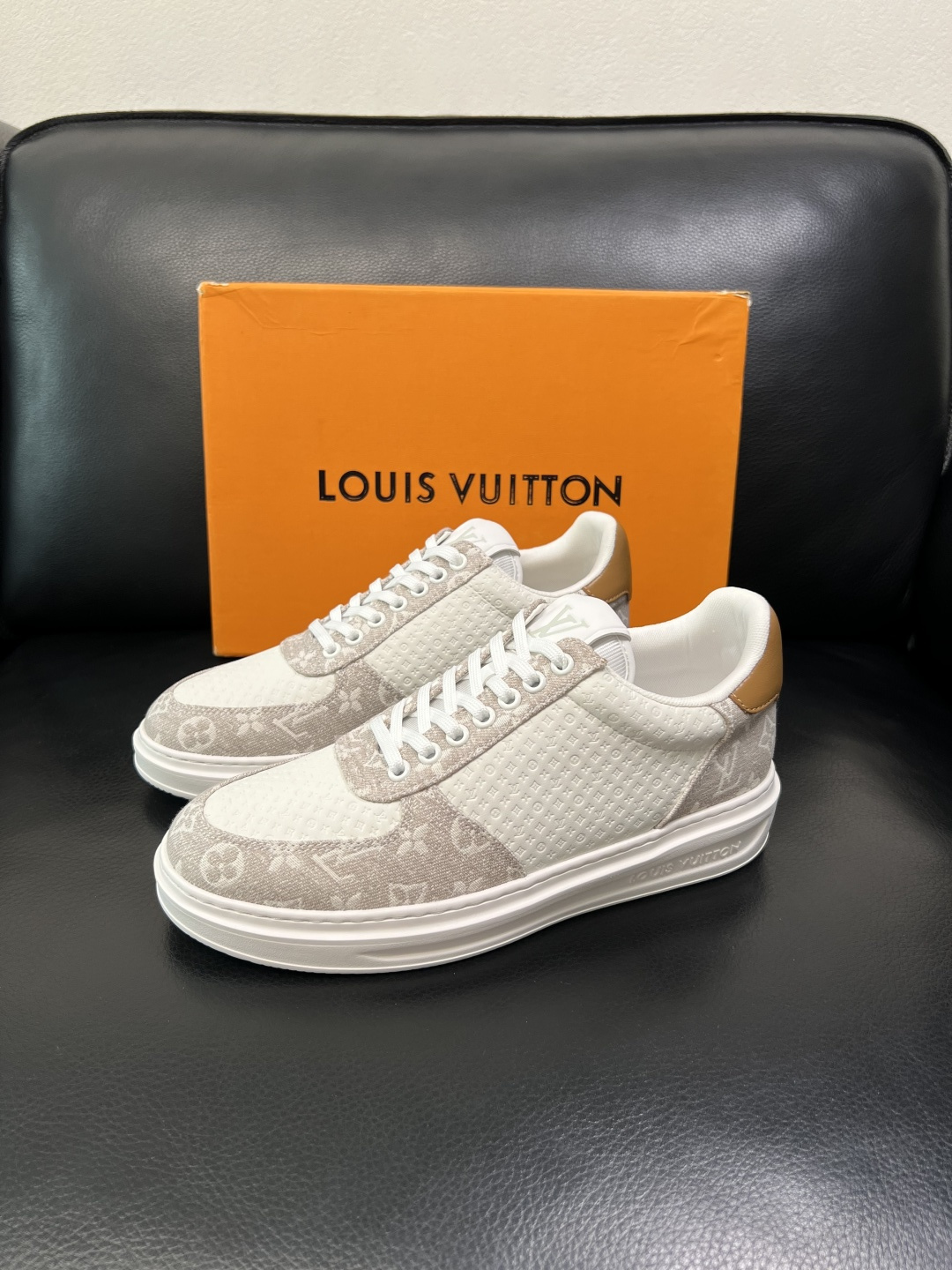 Lv 高品质 顶级工艺品 路易威登，运动板鞋专柜同步，鞋面意大利进口，高品质拼接缤纷色彩复杂工艺品，进口