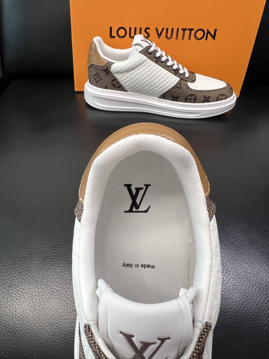 Lv 高品质 顶级工艺品 路易威登，运动板鞋专柜同步，鞋面意大利进口，高品质拼接缤纷色彩复杂工艺品，进口