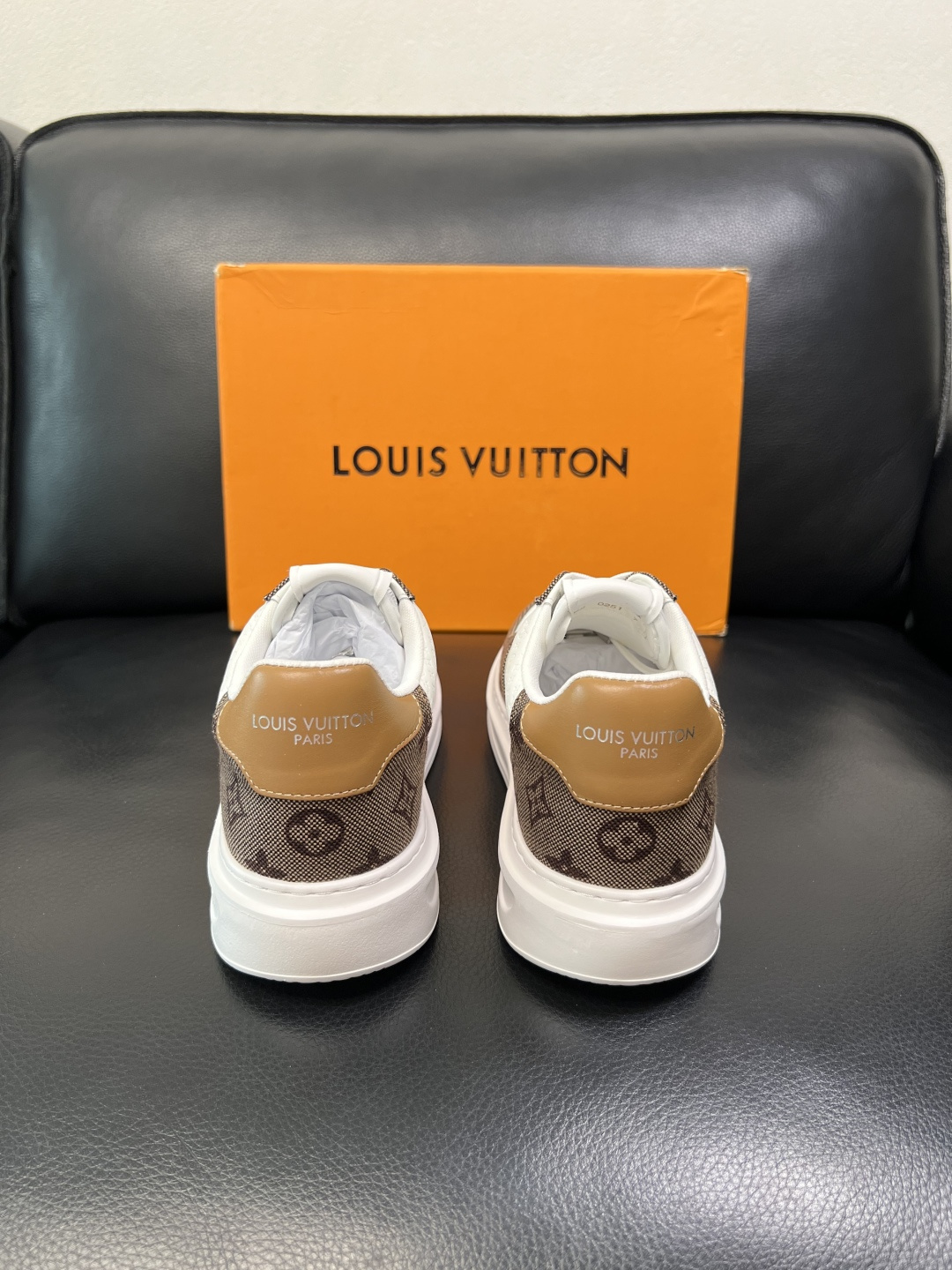 Lv 高品质 顶级工艺品 路易威登，运动板鞋专柜同步，鞋面意大利进口，高品质拼接缤纷色彩复杂工艺品，进口