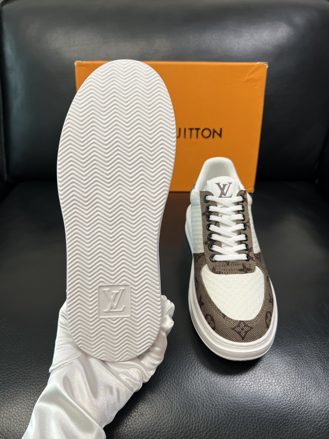 Lv 高品质 顶级工艺品 路易威登，运动板鞋专柜同步，鞋面意大利进口，高品质拼接缤纷色彩复杂工艺品，进口