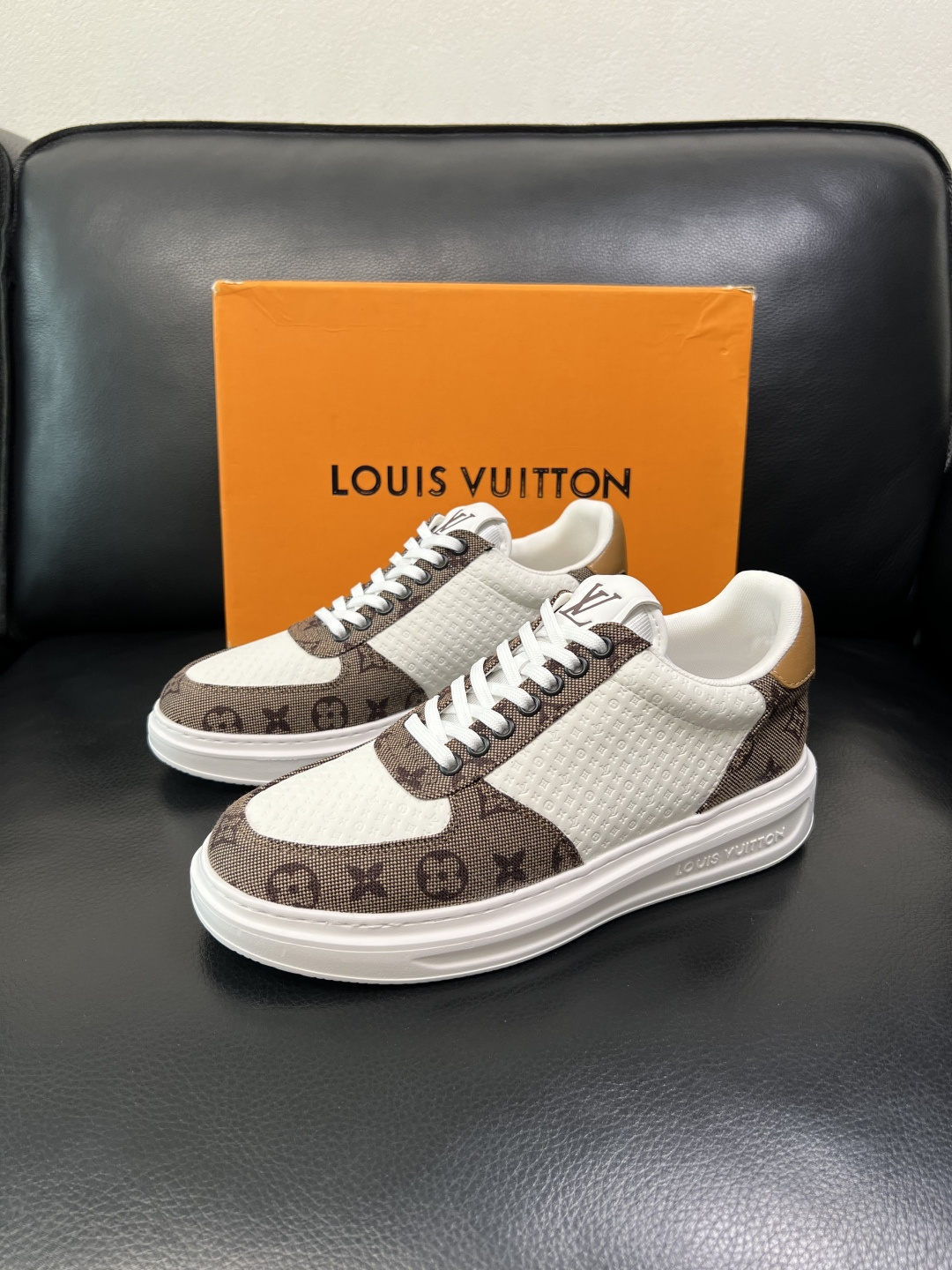 Lv 高品质 顶级工艺品 路易威登，运动板鞋专柜同步，鞋面意大利进口，高品质拼接缤纷色彩复杂工艺品，进口