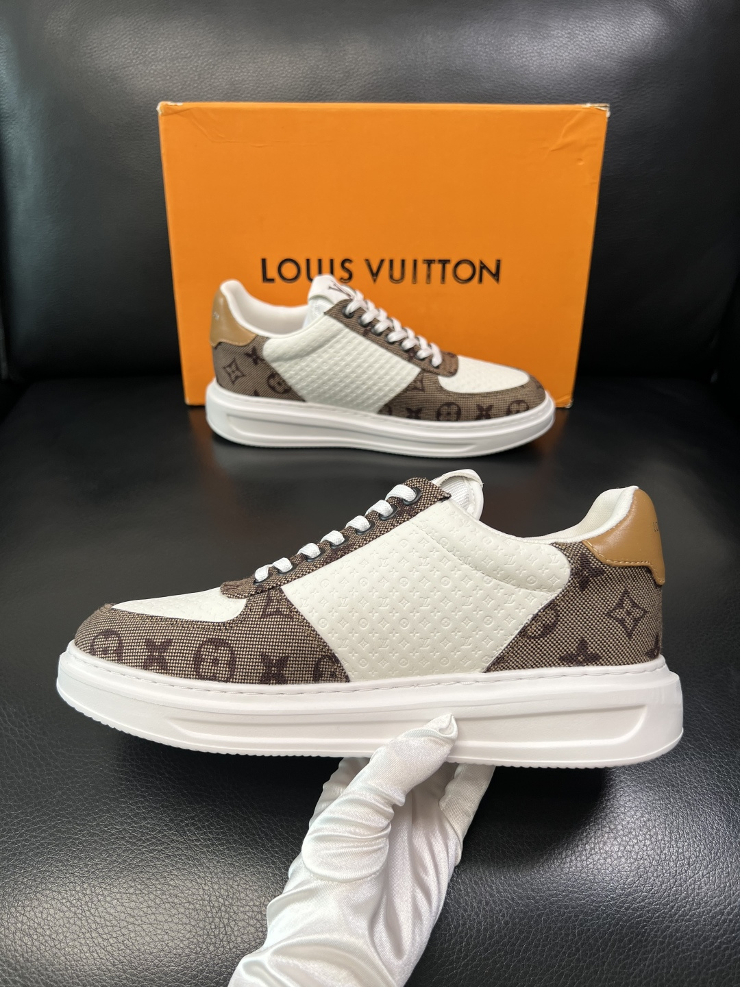 Lv 高品质 顶级工艺品 路易威登，运动板鞋专柜同步，鞋面意大利进口，高品质拼接缤纷色彩复杂工艺品，进口