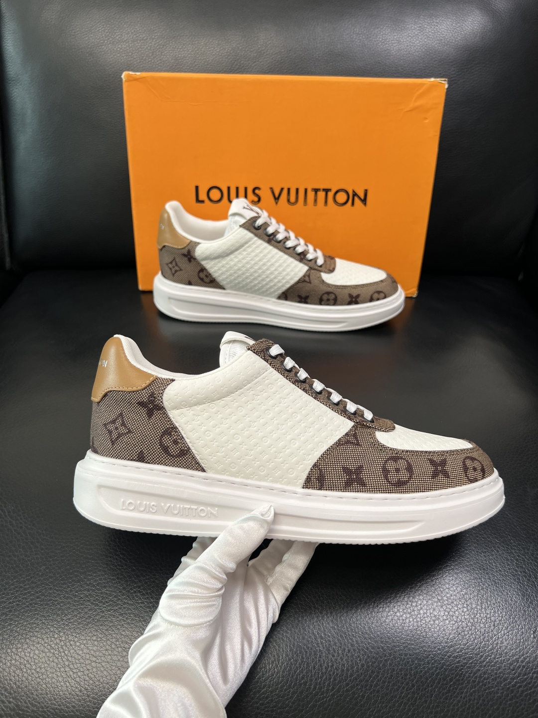 Lv 高品质 顶级工艺品 路易威登，运动板鞋专柜同步，鞋面意大利进口，高品质拼接缤纷色彩复杂工艺品，进口