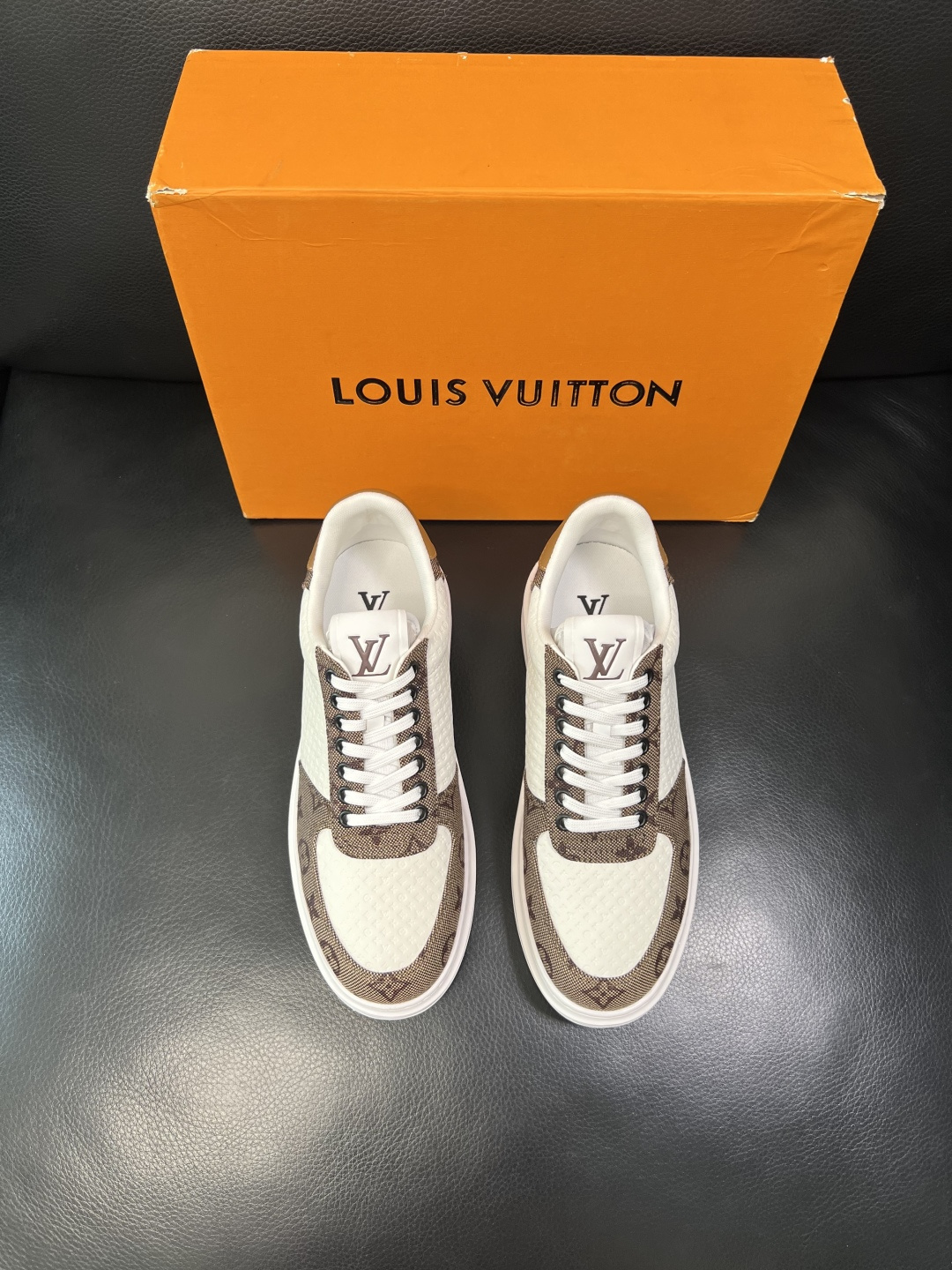 Lv 高品质 顶级工艺品 路易威登，运动板鞋专柜同步，鞋面意大利进口，高品质拼接缤纷色彩复杂工艺品，进口