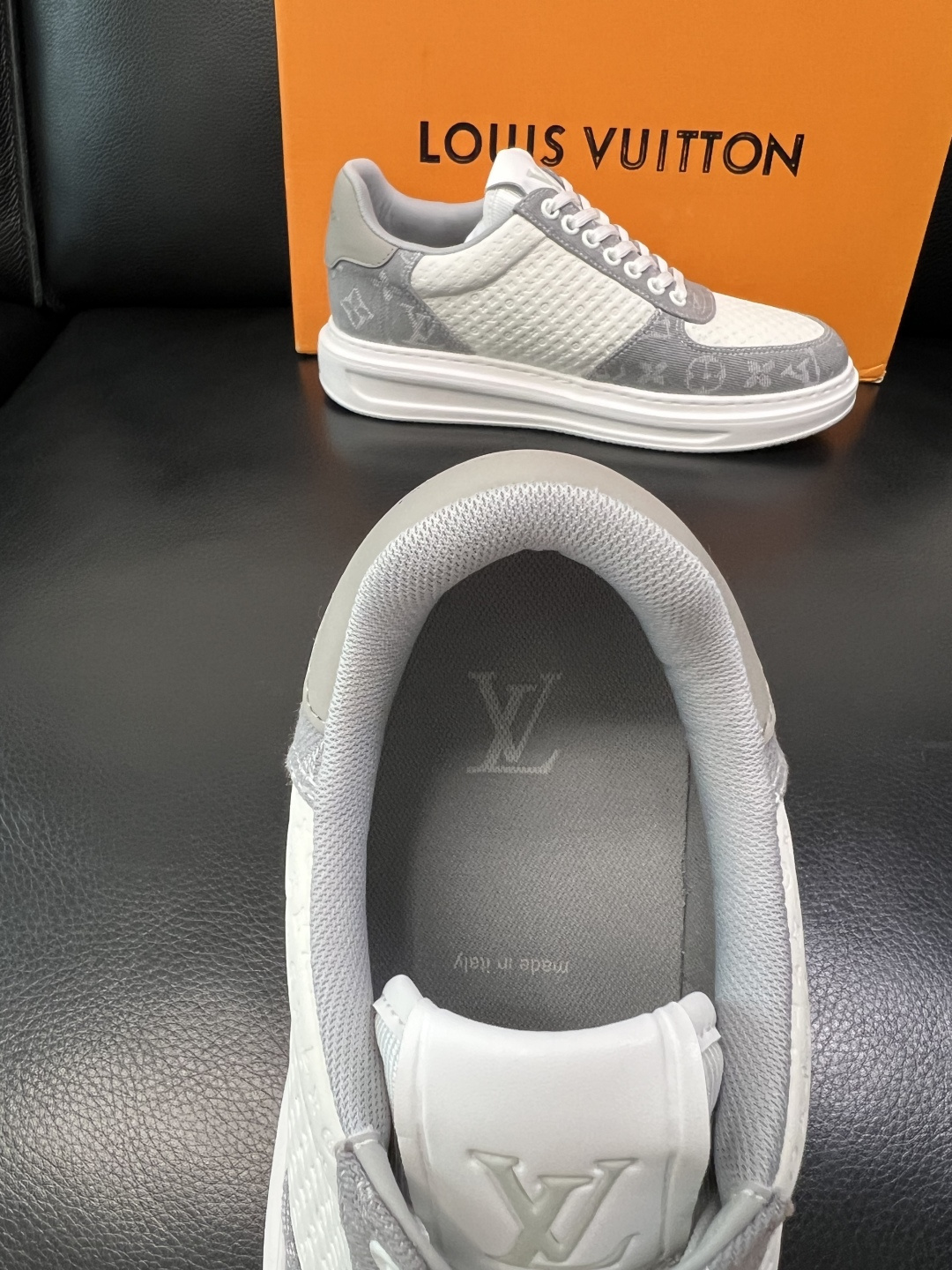 Lv 高品质 顶级工艺品 路易威登，运动板鞋专柜同步，鞋面意大利进口，高品质拼接缤纷色彩复杂工艺品，进口