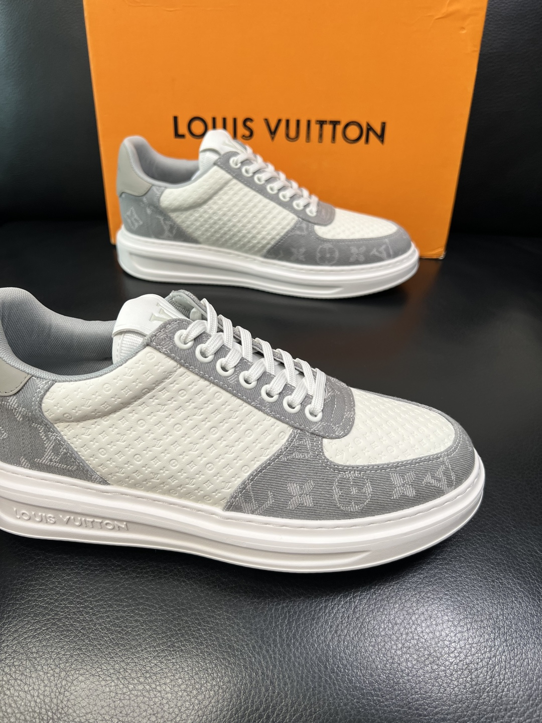 Lv 高品质 顶级工艺品 路易威登，运动板鞋专柜同步，鞋面意大利进口，高品质拼接缤纷色彩复杂工艺品，进口