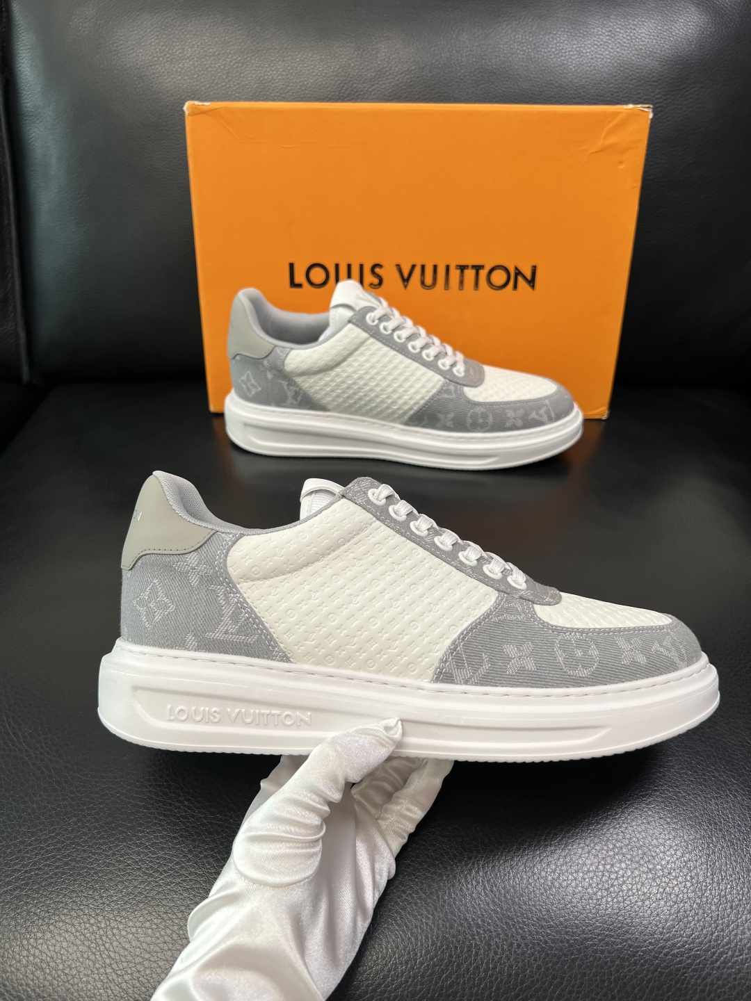 Lv 高品质 顶级工艺品 路易威登，运动板鞋专柜同步，鞋面意大利进口，高品质拼接缤纷色彩复杂工艺品，进口