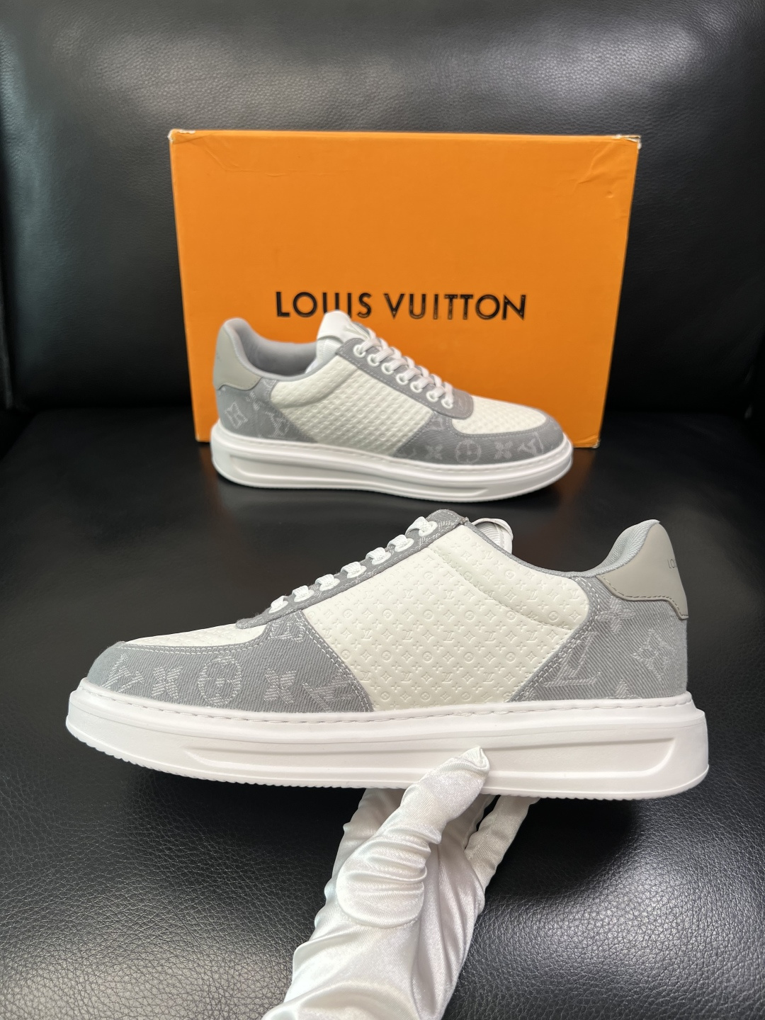 Lv 高品质 顶级工艺品 路易威登，运动板鞋专柜同步，鞋面意大利进口，高品质拼接缤纷色彩复杂工艺品，进口