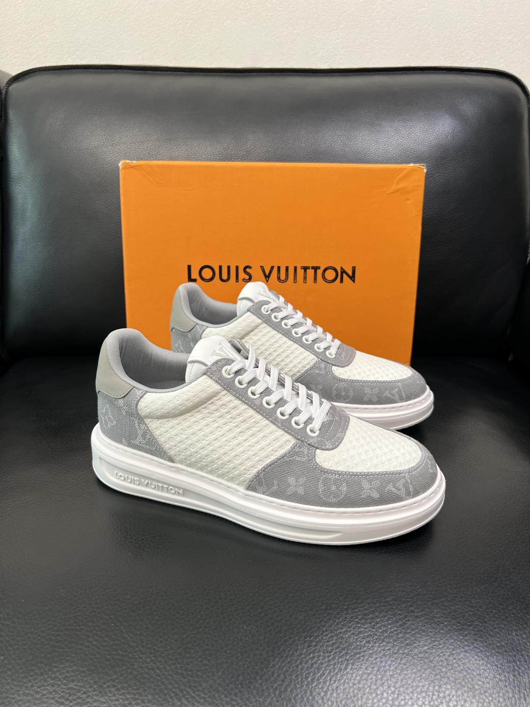 Lv 高品质 顶级工艺品 路易威登，运动板鞋专柜同步，鞋面意大利进口，高品质拼接缤纷色彩复杂工艺品，进口