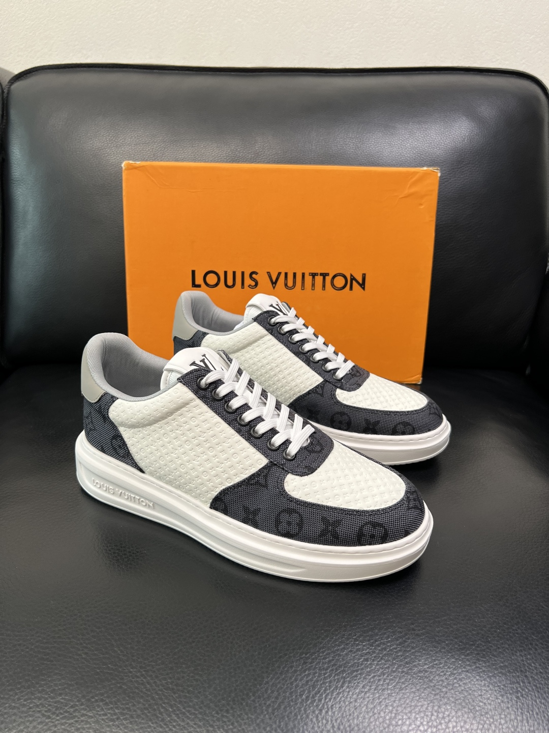 Lv 高品质 顶级工艺品 路易威登，运动板鞋专柜同步，鞋面意大利进口，高品质拼接缤纷色彩复杂工艺品，进口