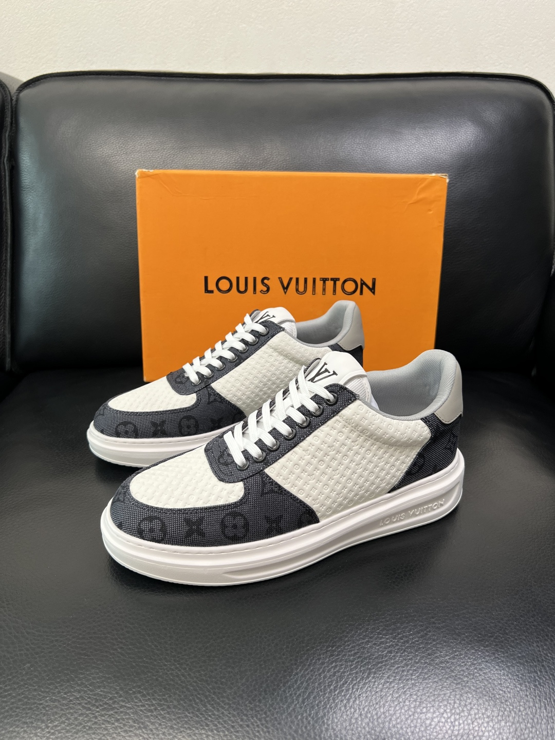 Lv 高品质 顶级工艺品 路易威登，运动板鞋专柜同步，鞋面意大利进口，高品质拼接缤纷色彩复杂工艺品，进口