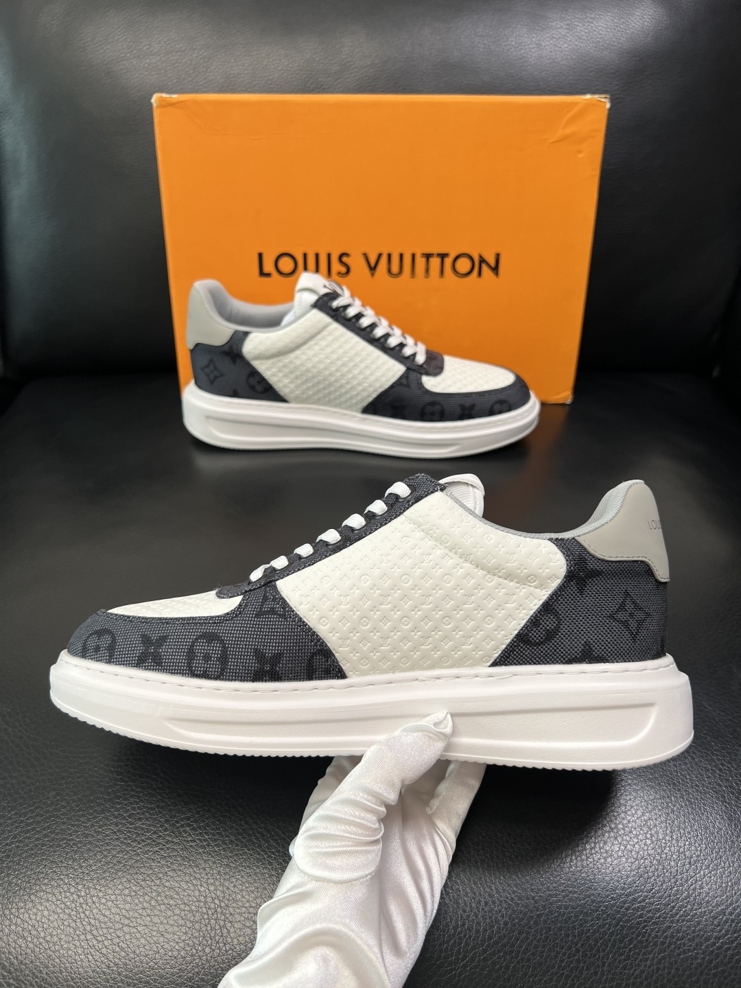 Lv 高品质 顶级工艺品 路易威登，运动板鞋专柜同步，鞋面意大利进口，高品质拼接缤纷色彩复杂工艺品，进口