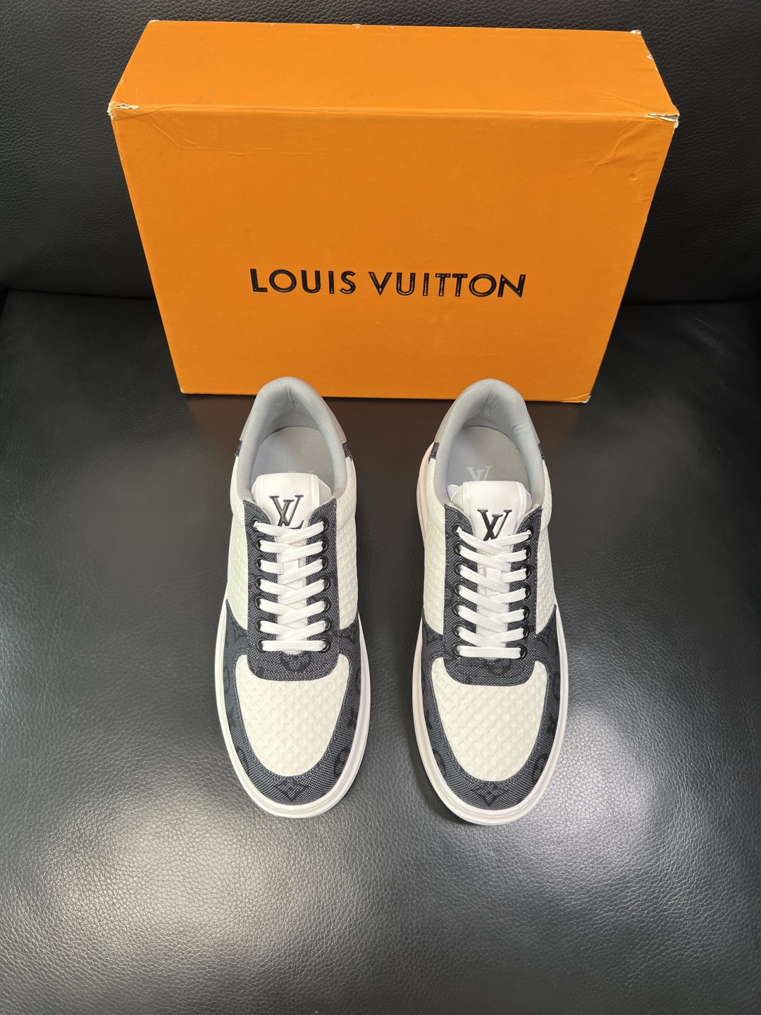 Lv 高品质 顶级工艺品 路易威登，运动板鞋专柜同步，鞋面意大利进口，高品质拼接缤纷色彩复杂工艺品，进口