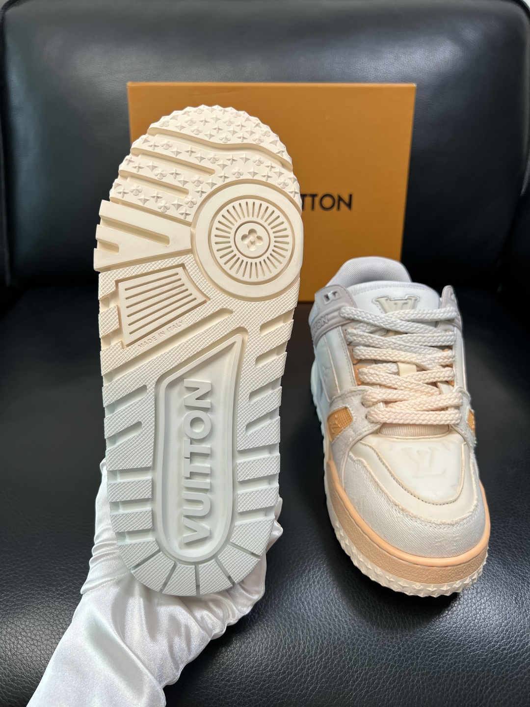 Lv 高品质 顶级工艺品 路易威登，运动板鞋专柜同步原厂配置，鞋面意大利进口牛皮改色面料，进口网布里垫柔